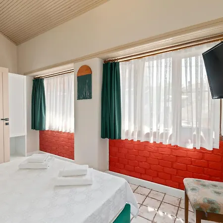 Han Urla Otel *