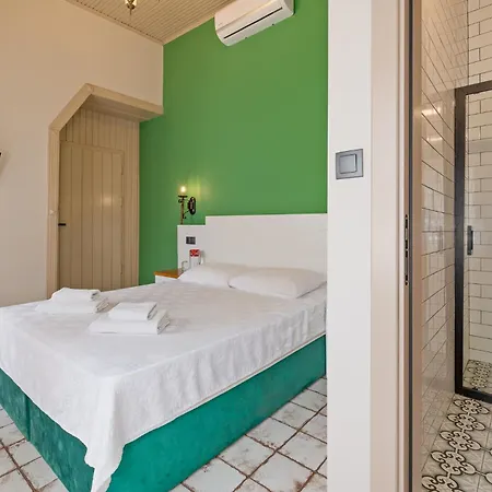 Han Urla Otel *