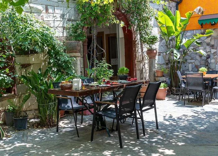 Hotel Han Urla Otel *